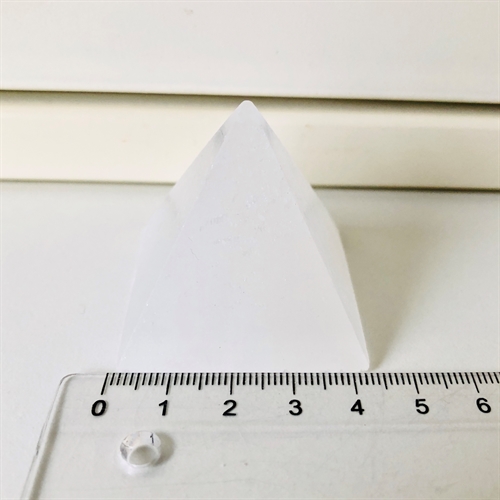 Selenit Pyramide 4x4 cm
